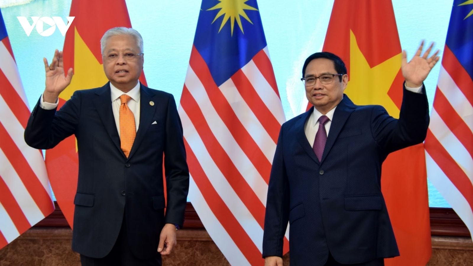 Malaysian PM leaves Hanoi, concludes Vietnam visit